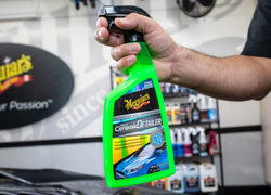 Meguiar's Hybrid Ceramic Detailer - hybridní keramický detailer pro odstranění lehkých nečistot a posílení ochrany, 768 ml