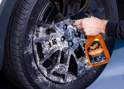 Meguiar's Hot Rims Black Wheel Cleaner - pH neutrální čistič černých kol, 709 ml